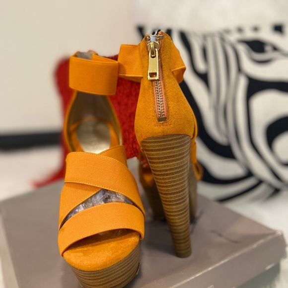 Shoes - Picture 2 of 4